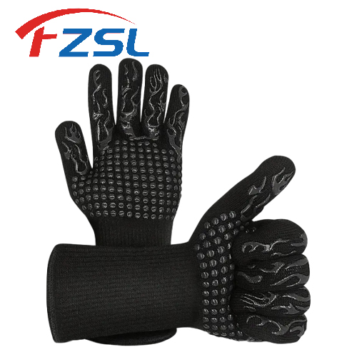 Printed black polka dot non-slip silicone heat resistant flame retardant outdoor barbecue gloves